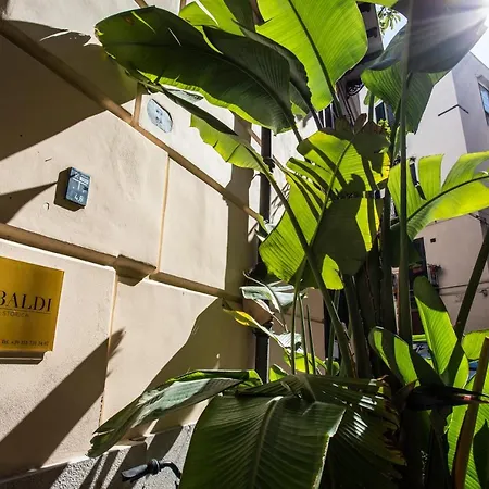 Dimora Sinibaldi Bed & Breakfast 4*