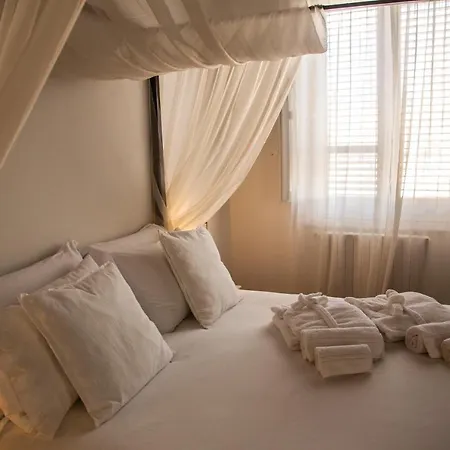 Dimora Sinibaldi Bed & Breakfast 4*