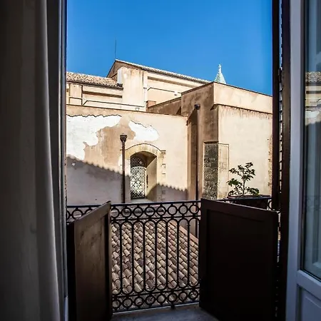 Dimora Sinibaldi Bed & Breakfast 4*